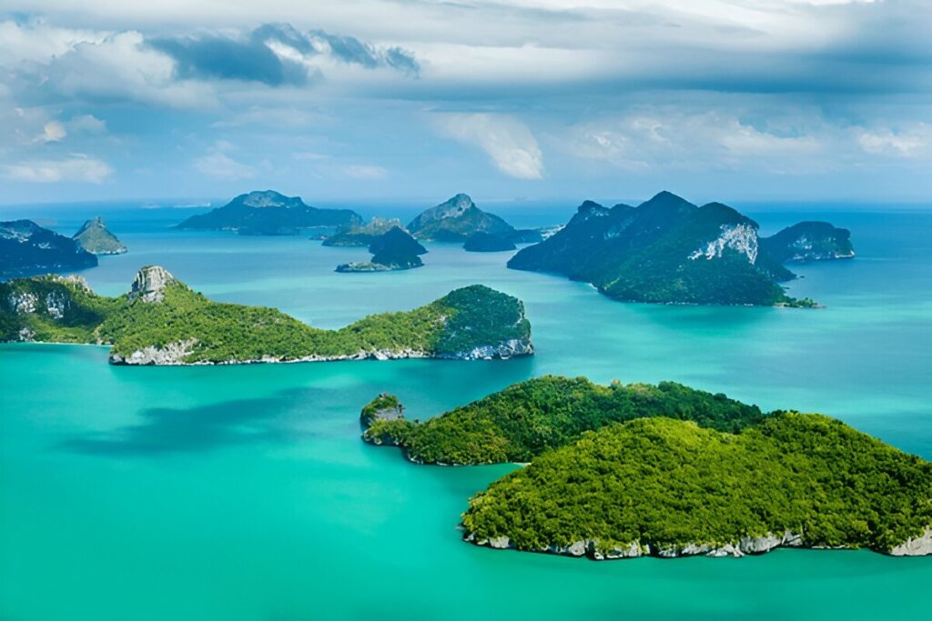 Angthong Marine Park Overnight Bungalow Stay